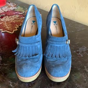 Daniblack size 6 1/2 m suede with gold tone buckle pump.